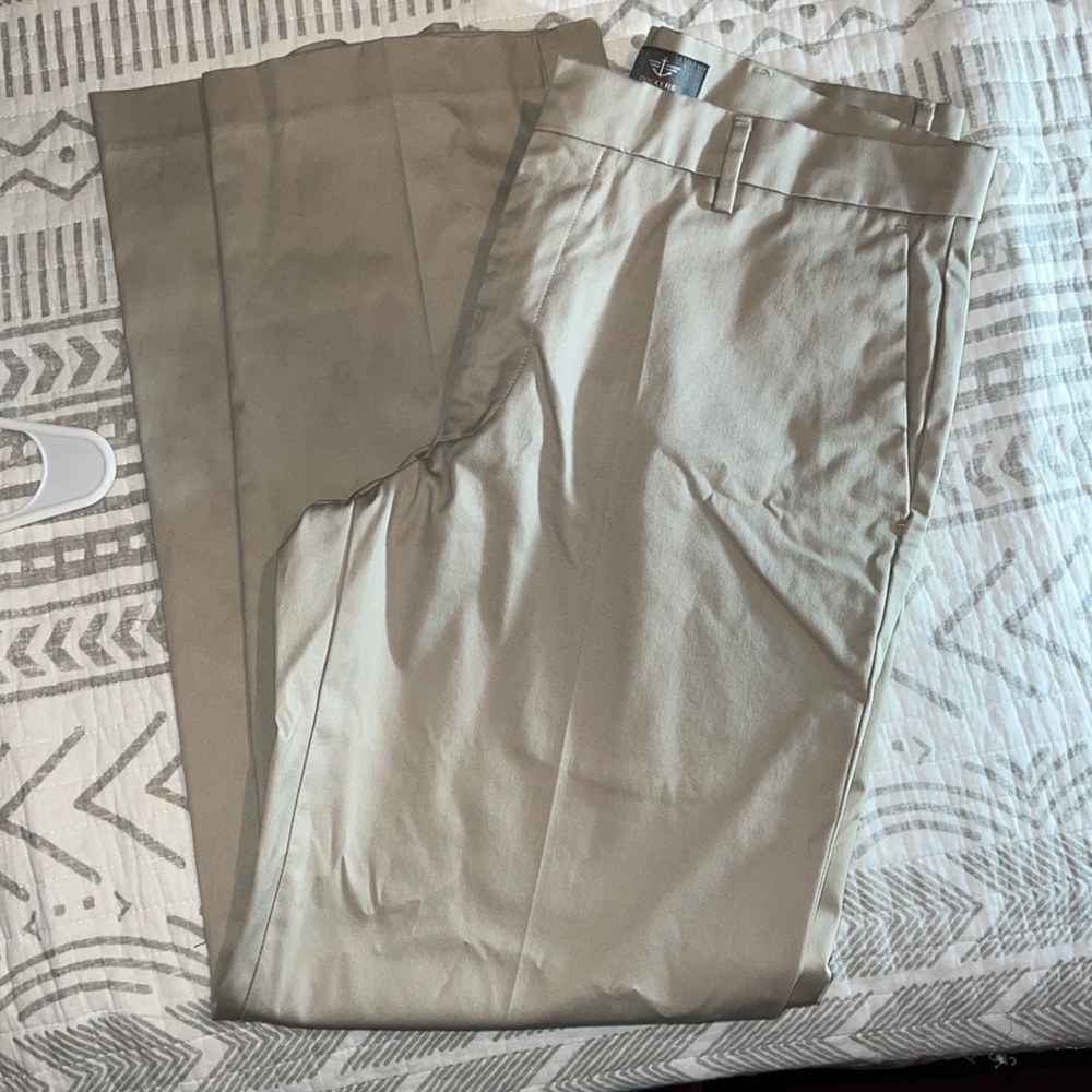 Men’s dockers straight fit khakis